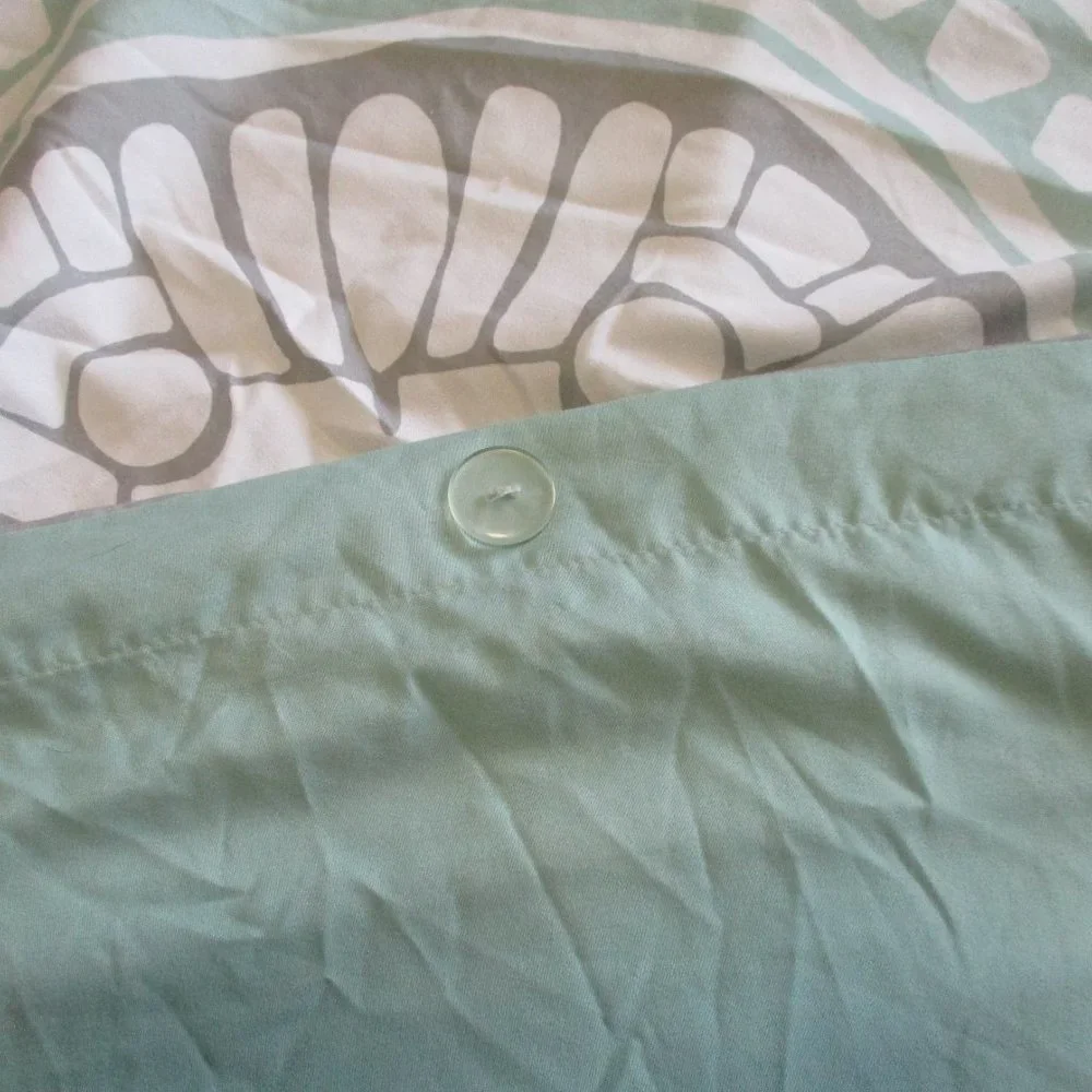 Full size duvet cover and 2 pillow shams